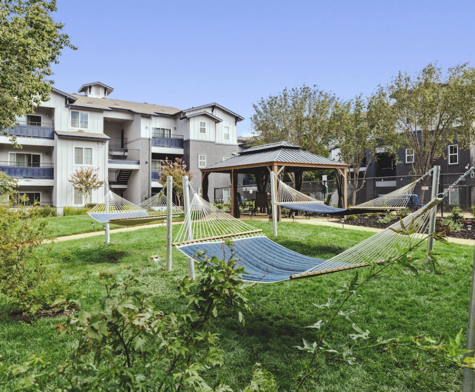 Courtyard at Waterstone Apartments